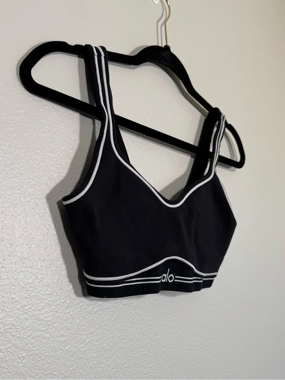 ALO Yoga Airbrush Heart Throb Bra in Black/White - XS